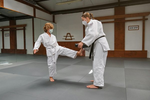 Comment les techniques de self-défense en Krav Maga peuvent-elles être adaptées pour les enfants?